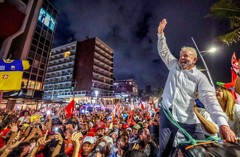 Lula durante i festeggiamenti per la rielezione, Avenida Paulista, San Paolo, 25 ottobre 2026. Foto: Paulo Pinto/Agência Brasil.
